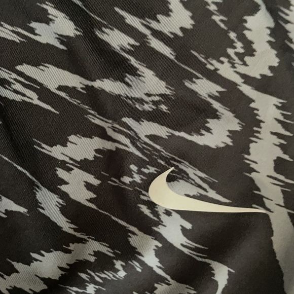 3/$20- EUC Nike dri-fit Capri - Picture 8 of 12